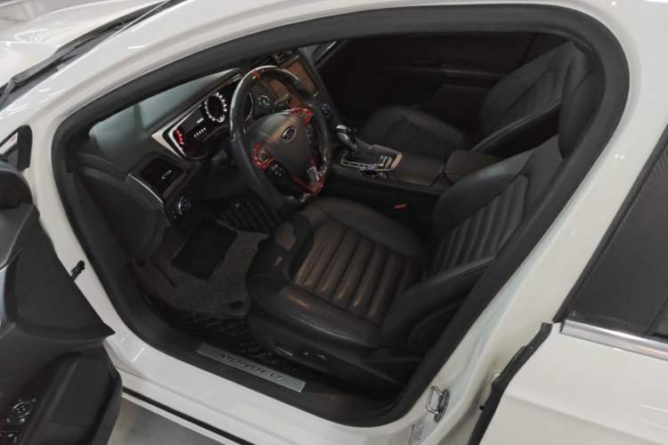 Used Ford Mondeo 2013 2.0L GTDi 200 Fashion Edition Driver Seat