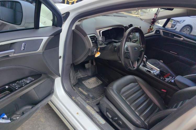 Used Ford Mondeo 2013 2.0L GTDi 200 Fashion Edition Driver Seat