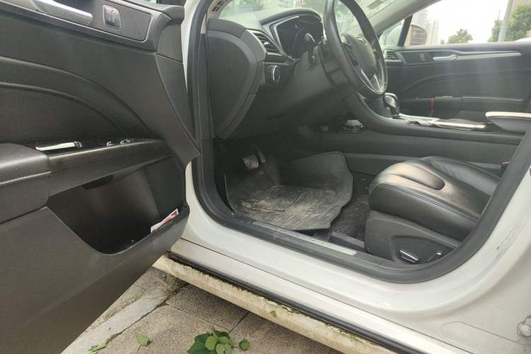 Used Ford Mondeo 2013 2.0L GTDi240 Luxury Sport Model Driver Seat