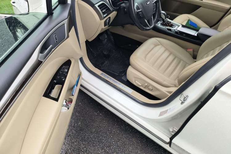 Used Ford Mondeo 2013 2.0L GTDi 200 Luxury Model Driver Seat