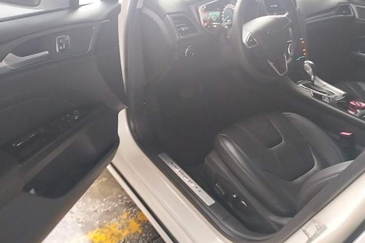 Used Ford Mondeo 2013 2.0L GTDi240 Luxury Sport Model Driver Seat
