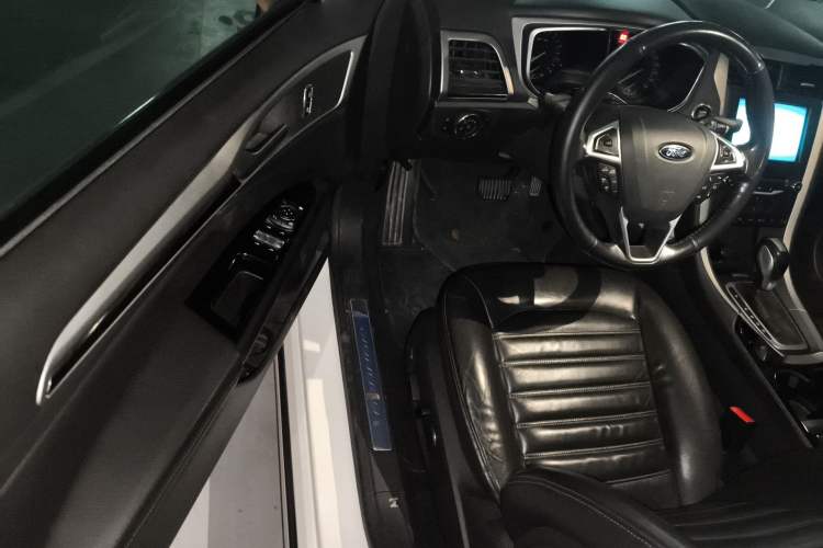 Used Ford Mondeo 2013 2.0L GTDi 200 Fashion Edition Driver Seat