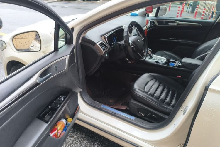 Used Ford Mondeo 2013 2.0L GTDi 200 Fashion Edition Driver Seat