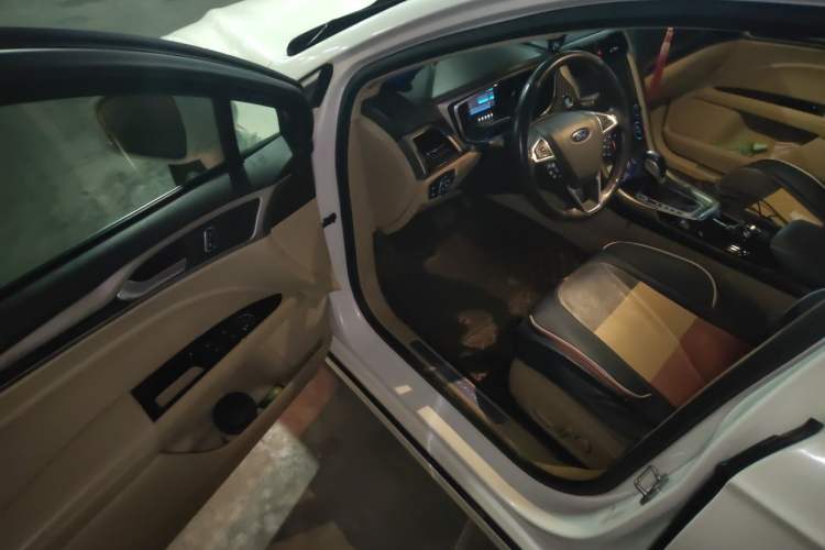 Used Ford Mondeo 2013 2.0L GTDi 200 Fashion Edition Driver Seat