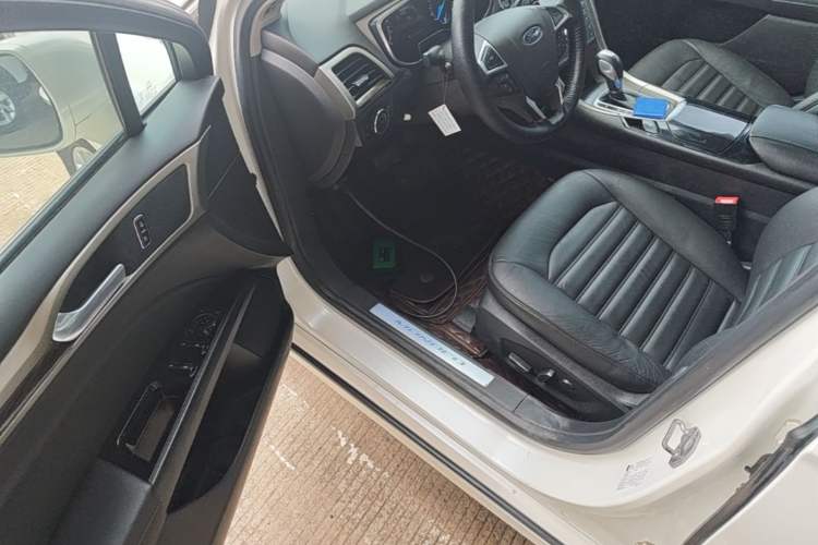 Used Ford Mondeo 2013 2.0L GTDi 200 Fashion Edition Driver Seat
