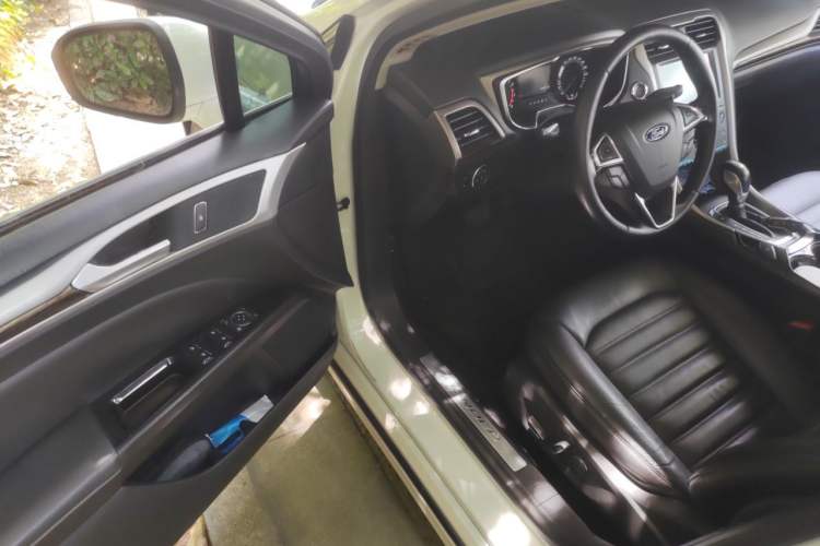 Used Ford Mondeo 2013 2.0L GTDi 200 Fashion Edition Driver Seat