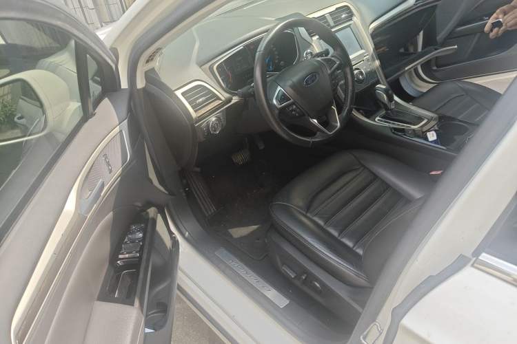 Used Ford Mondeo 2013 2.0L GTDi 200 Fashion Edition Driver Seat