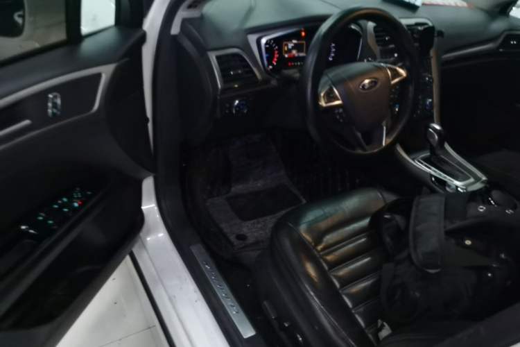 Used Ford Mondeo 2013 2.0L GTDi 200 Fashion Edition Driver Seat