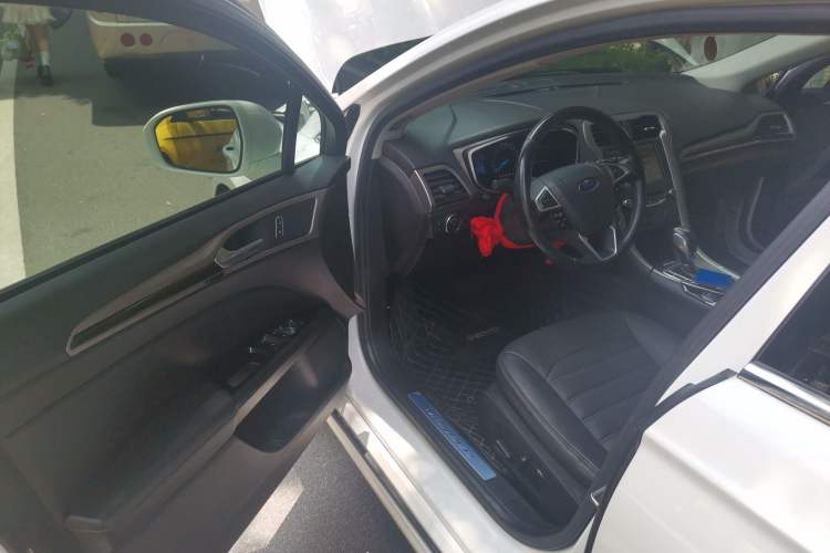 Used Ford Mondeo 2013 2.0L GTDi 200 Luxury Model Driver Seat