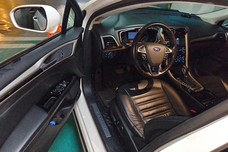 Used Ford Mondeo 2013 2.0L GTDi 200 Fashion Edition Driver Seat