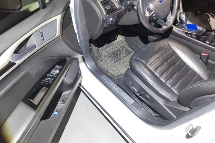 Used Ford Mondeo 2013 2.0L GTDi 200 Luxury Model Driver Seat