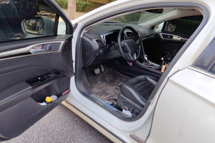Used Ford Mondeo 2013 2.0L GTDi240 Ultimate Edition Driver Seat