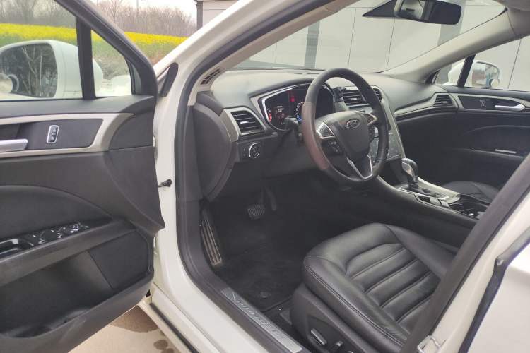 Used Ford Mondeo 2013 2.0L GTDi 200 Fashion Edition Driver Seat