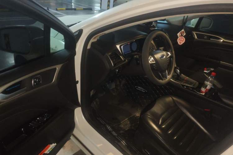 Used Ford Mondeo 2013 2.0L GTDi240 Ultimate Edition Driver Seat