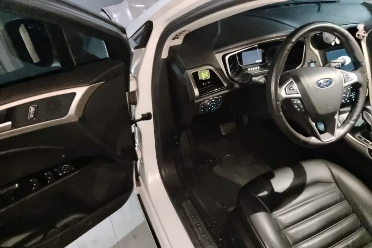 Used Ford Mondeo 2013 2.0L GTDi 200 Fashion Edition Driver Seat