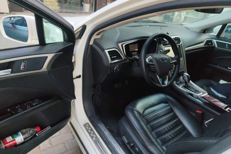Used Ford Mondeo 2013 2.0L GTDi 200 Fashion Edition Driver Seat