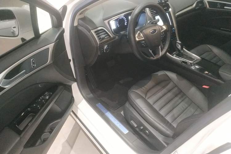 Used Ford Mondeo 2013 2.0L GTDi 200 Luxury Model Driver Seat