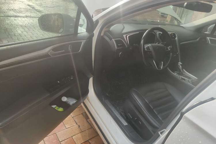 Used Ford Mondeo 2013 2.0L GTDi 200 Luxury Model Driver Seat