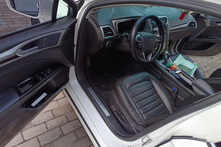 Used Ford Mondeo 2013 2.0L GTDi 200 Fashion Edition Driver Seat