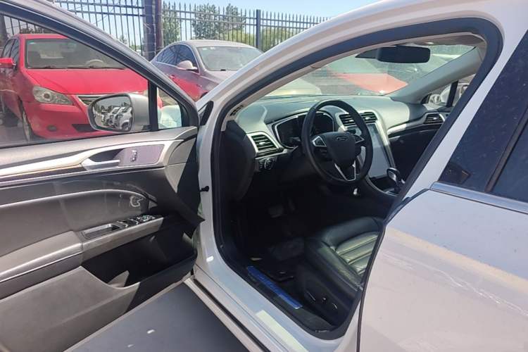 Used Ford Mondeo 2013 2.0L GTDi 200 Fashion Edition Driver Seat