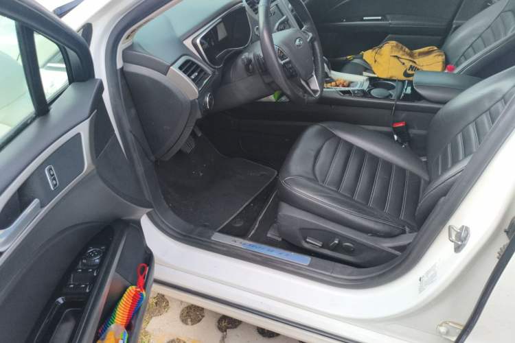 Used Ford Mondeo 2013 2.0L GTDi 200 Luxury Model Driver Seat