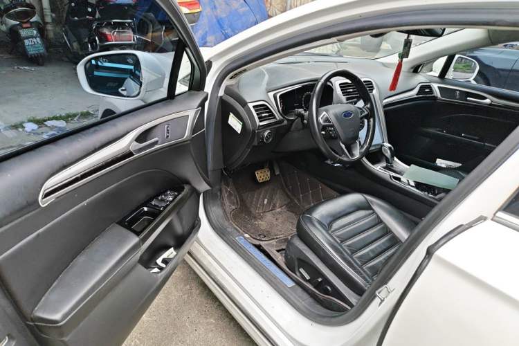 Used Ford Mondeo 2013 2.0L GTDi 200 Fashion Edition Driver Seat