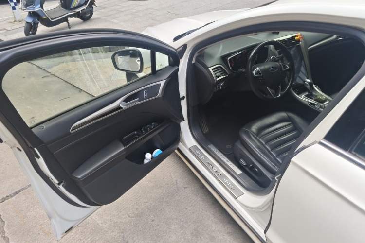 Used Ford Mondeo 2013 2.0L GTDi 200 Fashion Edition Driver Seat