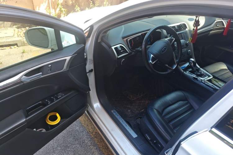 Used Ford Mondeo 2013 2.0L GTDi 200 Fashion Edition Driver Seat