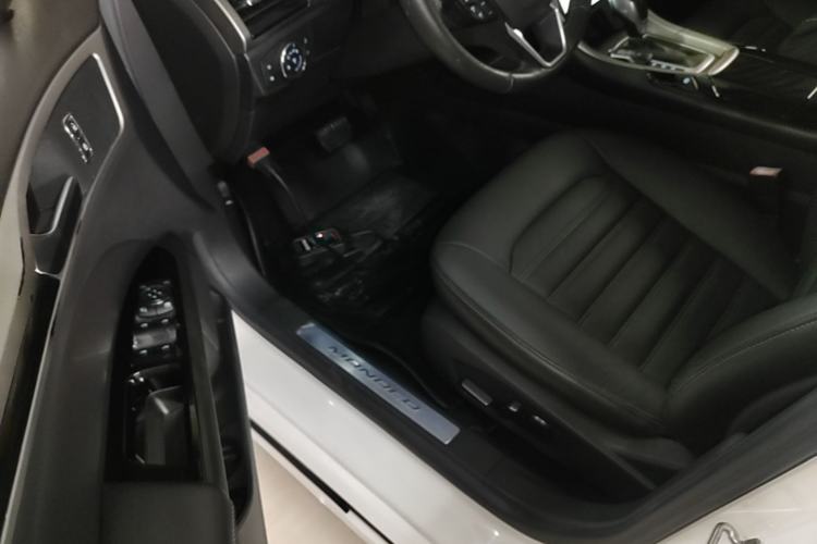 Used Ford Mondeo 2013 2.0L GTDi 200 Fashion Edition Driver Seat