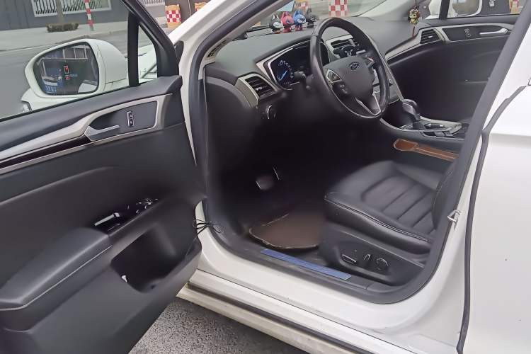 Used Ford Mondeo 2013 2.0L GTDi 200 Luxury Model Driver Seat