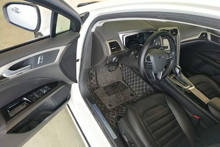 Used Ford Mondeo 2013 2.0L GTDi 200 Fashion Edition Driver Seat