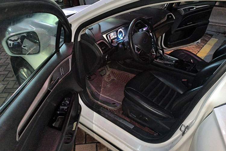 Used Ford Mondeo 2013 2.0L GTDi 200 Fashion Edition Driver Seat