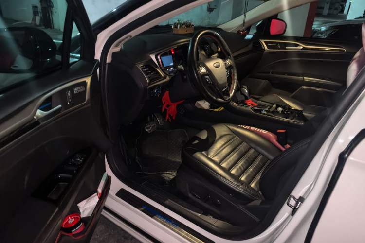 Used Ford Mondeo 2013 2.0L GTDi 200 Fashion Edition Driver Seat