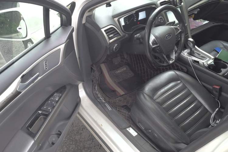 Used Ford Mondeo 2013 2.0L GTDi 200 Luxury Model Driver Seat