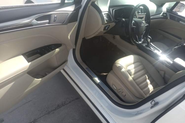 Used Ford Mondeo 2013 2.0L GTDi 200 Fashion Edition Driver Seat