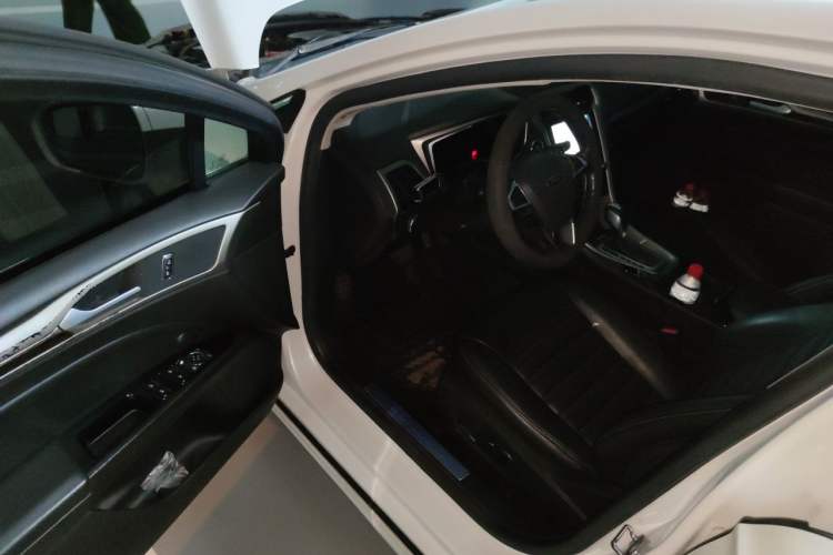 Used Ford Mondeo 2013 2.0L GTDi 200 Luxury Model Driver Seat