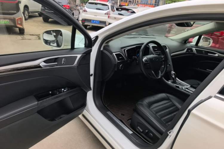 Used Ford Mondeo 2013 2.0L GTDi 200 Fashion Edition Driver Seat