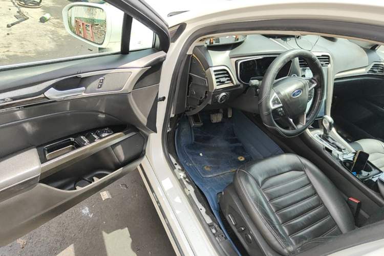 Used Ford Mondeo 2013 2.0L GTDi 200 Fashion Edition Driver Seat