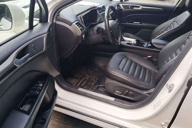 Used Ford Mondeo 2013 2.0L GTDi 200 Luxury Model Driver Seat