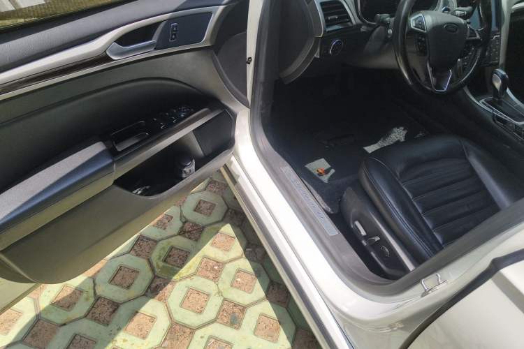 Used Ford Mondeo 2013 2.0L GTDi 200 Fashion Edition Driver Seat