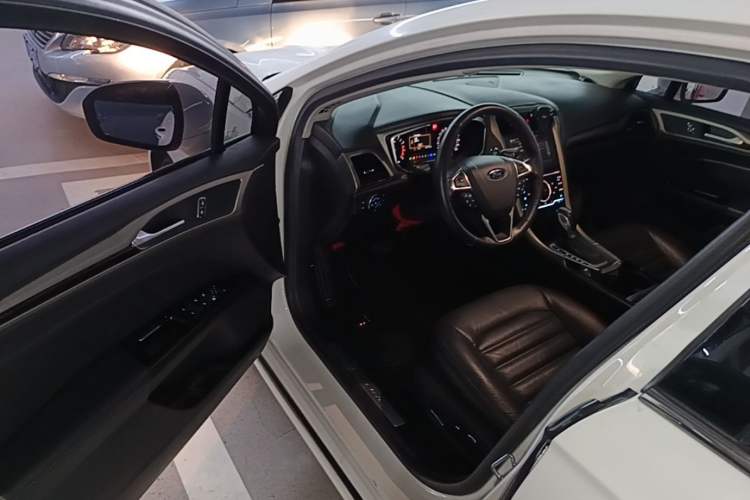 Used Ford Mondeo 2013 2.0L GTDi 200 Fashion Edition Driver Seat