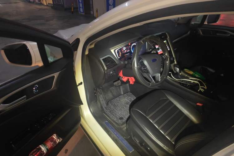 Used Ford Mondeo 2013 2.0L GTDi 200 Fashion Edition Driver Seat