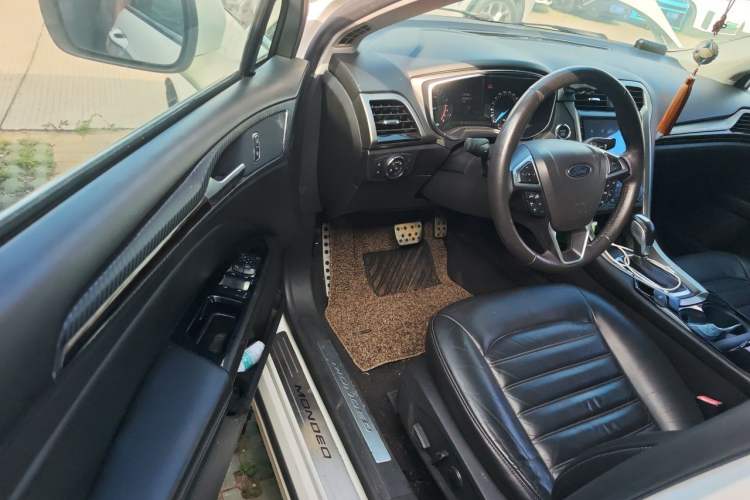 Used Ford Mondeo 2013 2.0L GTDi 200 Fashion Edition Driver Seat
