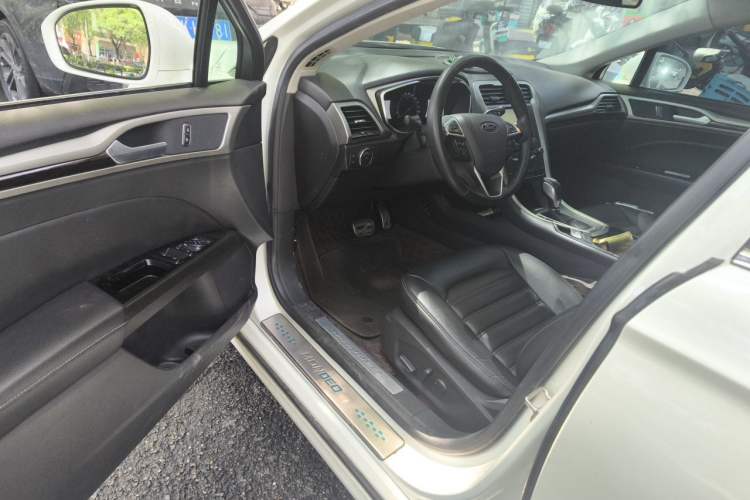 Used Ford Mondeo 2013 2.0L GTDi 200 Luxury Model Driver Seat