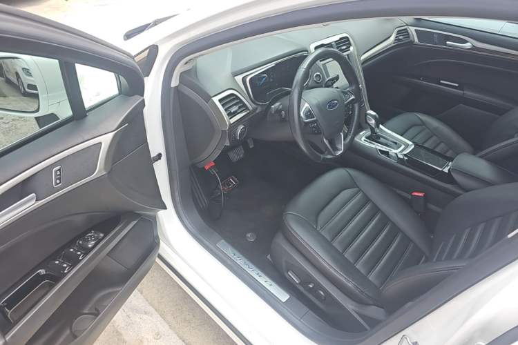Used Ford Mondeo 2013 2.0L GTDi 200 Luxury Model Driver Seat