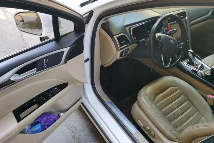 Used Ford Mondeo 2013 2.0L GTDi 200 Fashion Edition Driver Seat