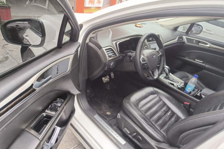 Used Ford Mondeo 2013 2.0L GTDi 200 Fashion Edition Driver Seat