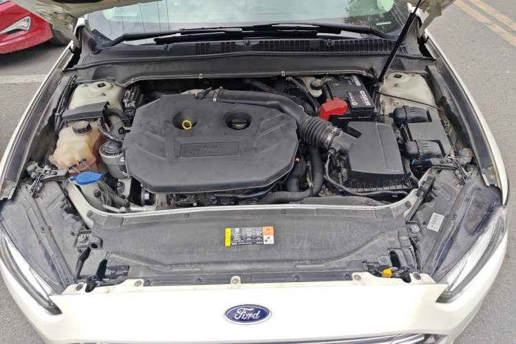 Used Ford Mondeo 2013 2.0L GTDi 200 Luxury Model Engine Bay