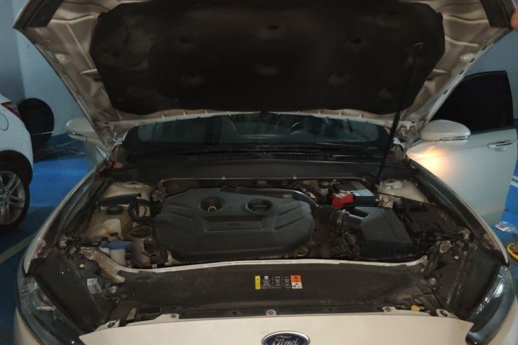 Used Ford Mondeo 2013 2.0L GTDi 200 Luxury Model Engine Bay