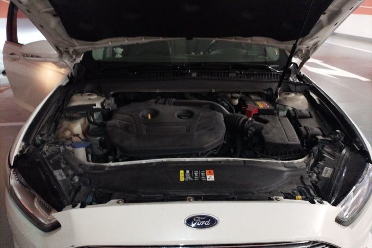 Used Ford Mondeo 2013 2.0L GTDi 200 Luxury Model Engine Bay